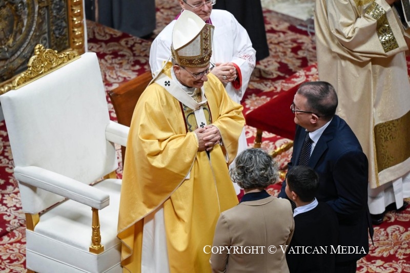 Face aux Hérode de notre temps,  que Dieu, par l’intercession de Marie, bénisse nos familles