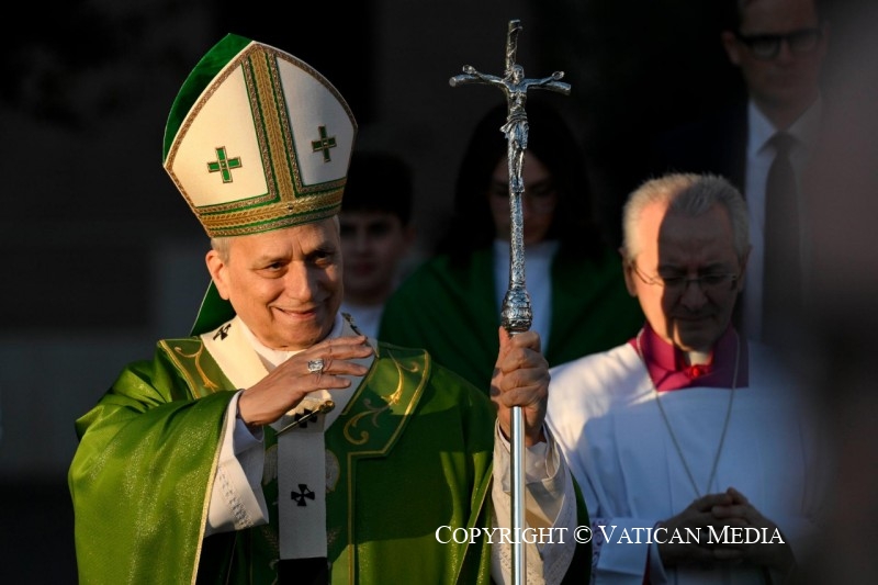 le mal que nous voyons dans le monde puise ses racines précisément là où le cœur devient froid, dur et pauvre de miséricorde.