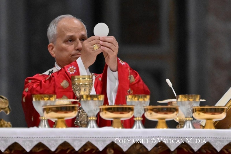 L’Eucharistie est le sacrement du Royaume à venir. C’est le Pain de la route, qui nous conduit vers la Patrie céleste, jusqu’au jour béni où « Dieu sera tout en tous » 