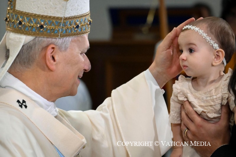 Dans le visage tendre d’un enfant comme dans les rides d’une personne âgée, dans la vivacité d’un jeune, comme dans le calme d’un adulte, y reconnaitre de petits éclats de ciel.