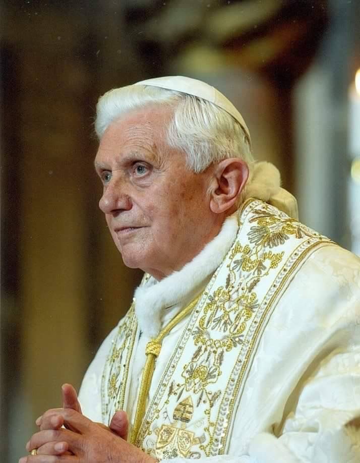Benoit XVI encourage la prière en famille