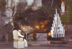 Jean Paul II à Lourdes : des images d'intense émotion qui firent le tour du monde